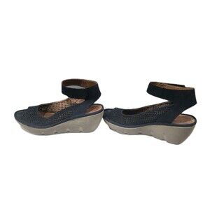 Clark’s Blue Leather Lazer Cut Wedge Sandals Womens  9 Beachy Casual Peep Toe